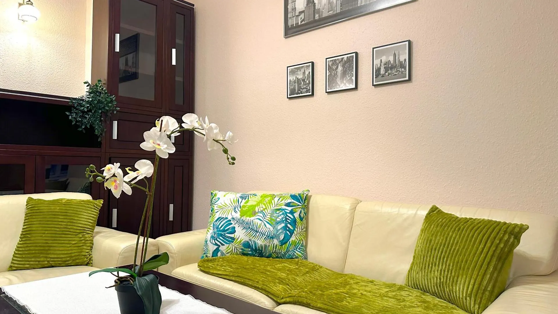 Contactos de Heart Of The City Cozy Corner With Free Parking & Ac